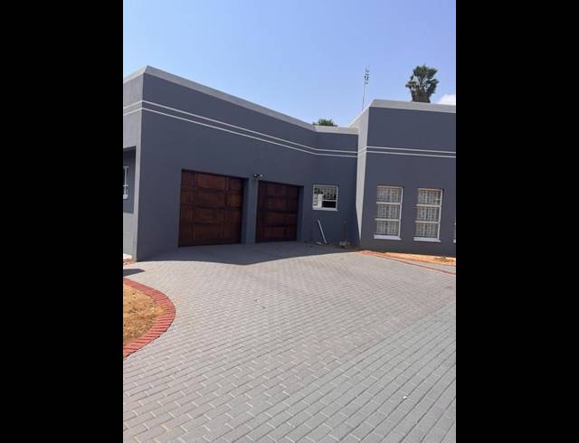 3 BEDROOM HOUSE FOR SALE IN RIVIERA PARK